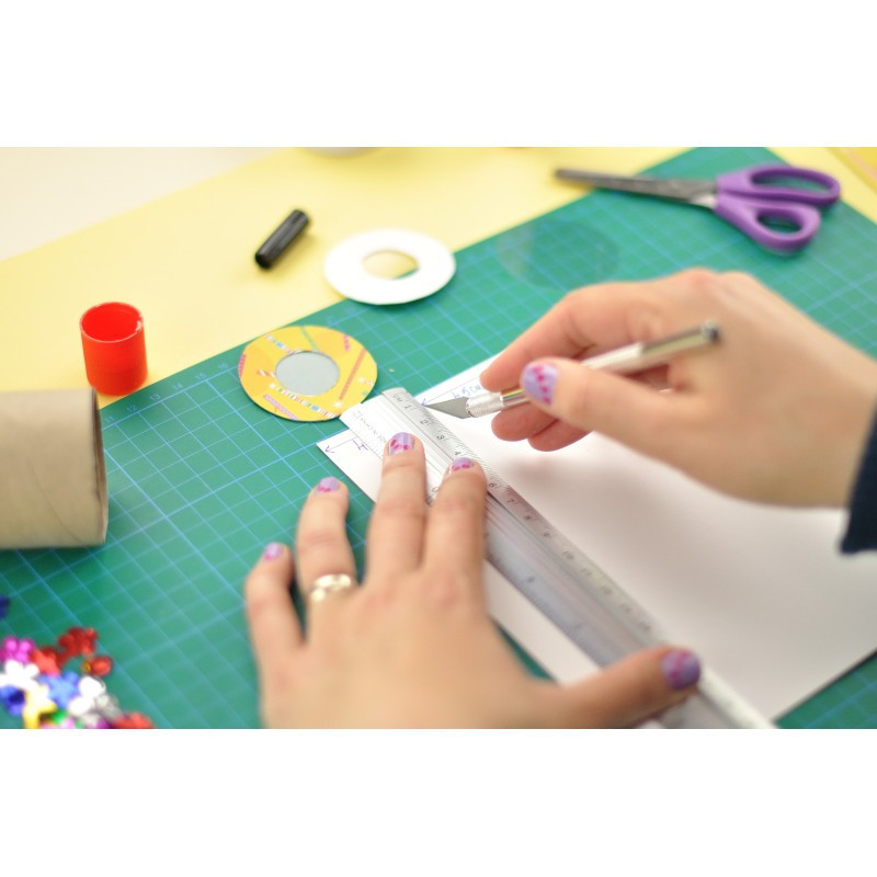 Cutter tip bisturiu Daco 8 mm cu 2 lame rezerva